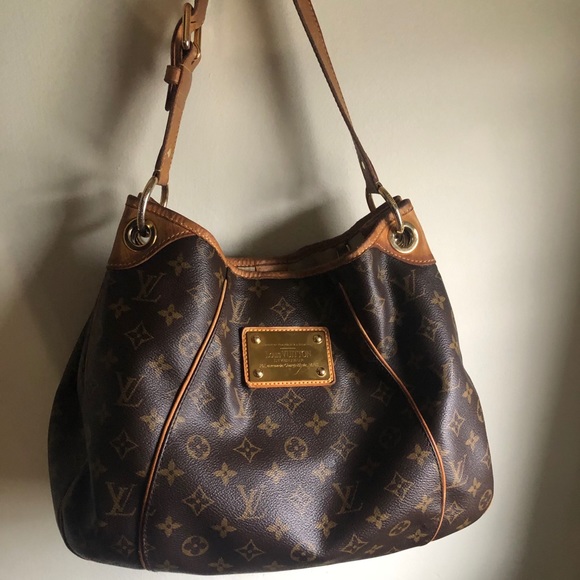 Louis Vuitton bag 💖 - Picture 1 of 15